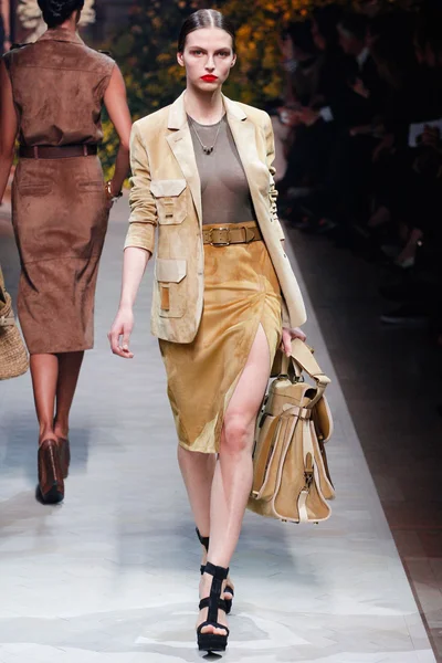 Look 19